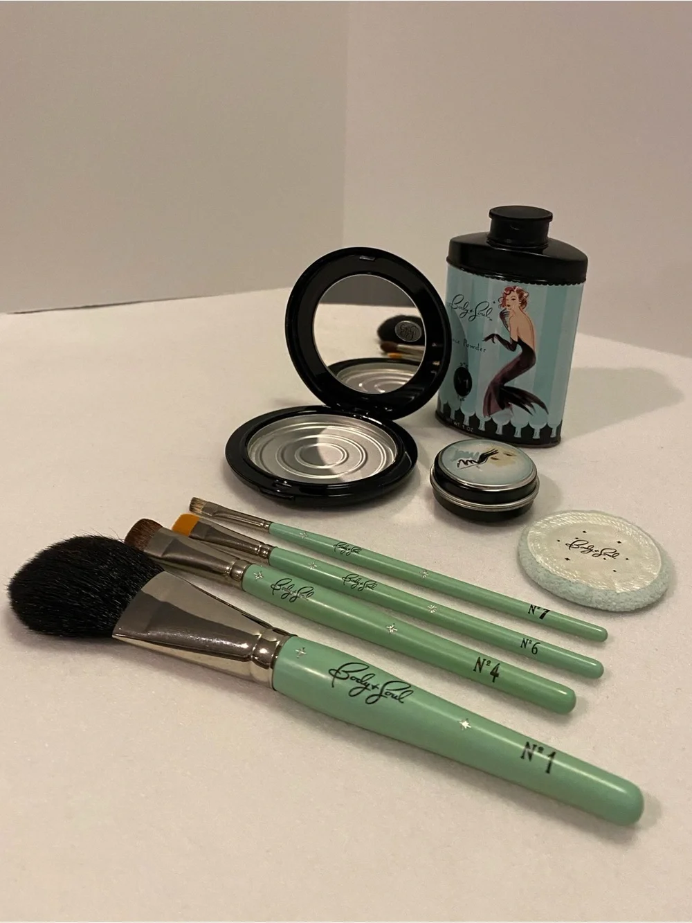 MinMakeup Brush Set & Face Powder